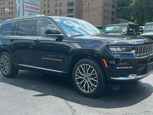 Used 2023 Jeep Grand Cherokee L Summit AWD/4WD image 3