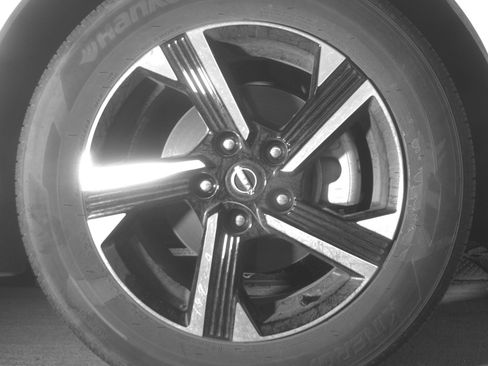 Used 2025 Nissan Sentra SV FWD image 16