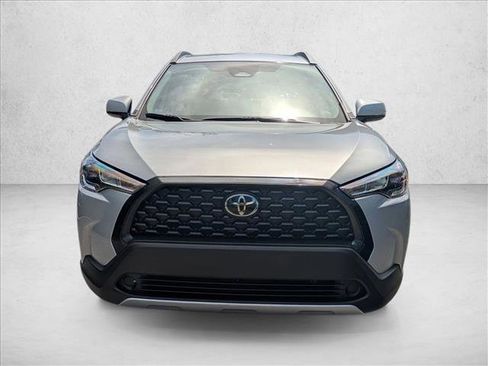 Used 2024 Toyota Corolla Cross LE FWD image 2