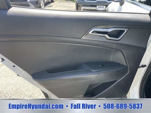 Used 2024 Kia Sportage LX FWD image 15
