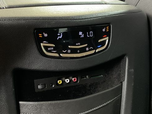 Used 2015 Cadillac Escalade Premium AWD/4WD image 36