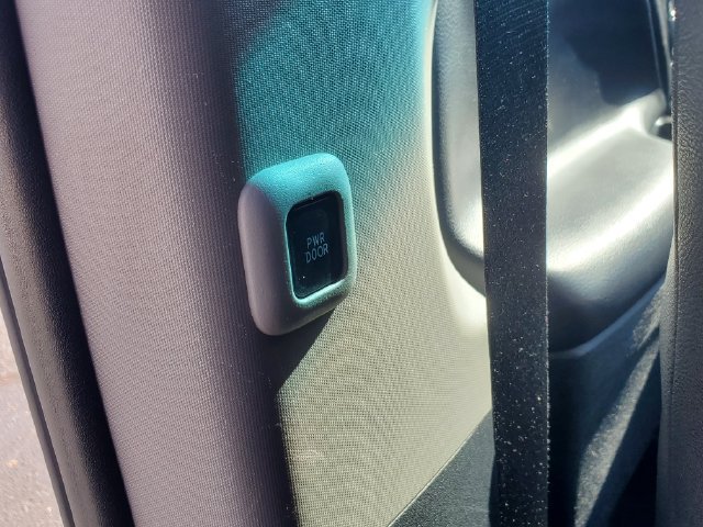 Used 2015 Toyota Sienna SE FWD image 10