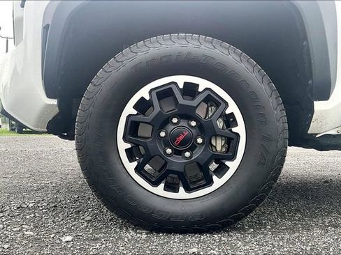 Used 2024 Toyota Tacoma TRD Off-Road image 10