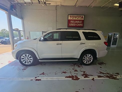 Used 2016 Toyota Sequoia Platinum AWD/4WD image 9