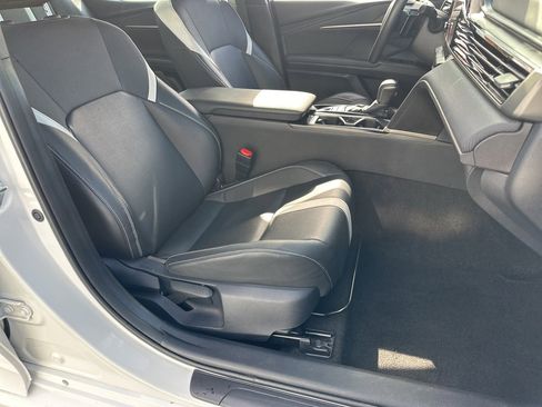 Used 2025 Toyota Camry SE image 28