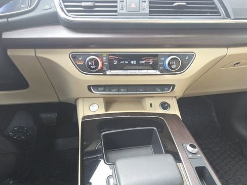 Used 2024 Audi Q5 e Premium Plus w/ Premium Plus Package image 18