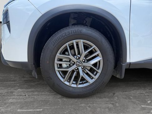 Used 2025 Nissan Rogue S FWD image 9