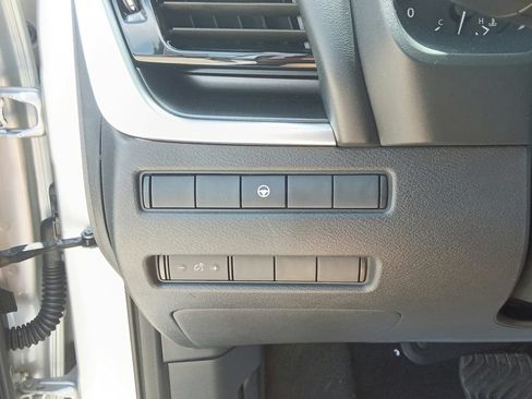 Used 2022 Nissan Rogue SV FWD image 30