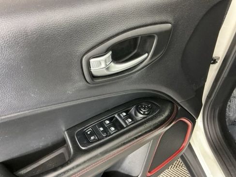 Used 2018 Jeep Compass Trailhawk AWD/4WD image 13