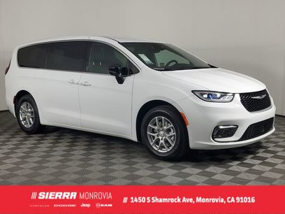 New 2026 Chrysler Pacifica Select