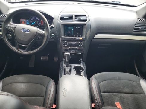 Used 2018 Ford Explorer XLT w/ Equipment Group 202A FWD image 14