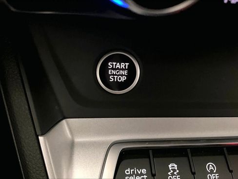 Used 2025 Audi Q3 2.0T Premium image 34