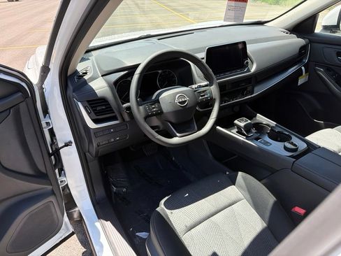 New 2026 Nissan Rogue SV AWD/4WD image 12