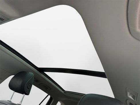 Used 2023 Volkswagen Tiguan SE image 19