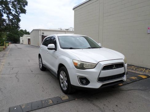 Used 2014 Mitsubishi Outlander Sport ES FWD image 2