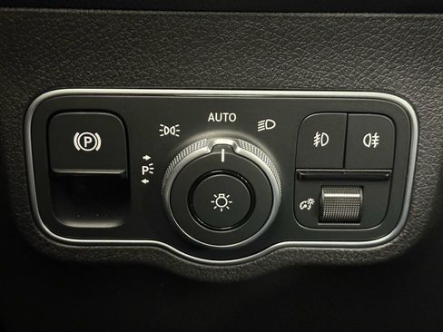 Used 2026 Mercedes-Benz GLB 250 4MATIC image 30