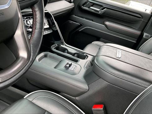 Used 2024 GMC Sierra 2500 AT4X image 19