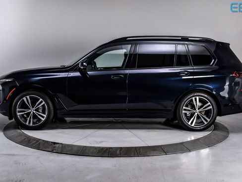 Used 2024 BMW X7 xDrive40i w/ M Sport Package image 3