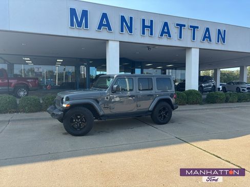 Used 2021 Jeep Wrangler Unlimited Sahara AWD/4WD image 1