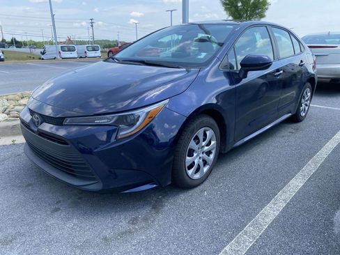 Used 2023 Toyota Corolla LE FWD image 3
