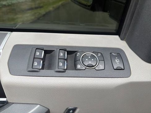 Used 2017 Ford F250 XLT w/ XLT Premium Package image 29