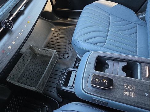 Used 2025 Nissan Ariya Platinum image 25