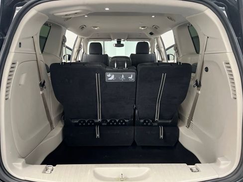 Used 2020 Chrysler Pacifica Touring-L image 38