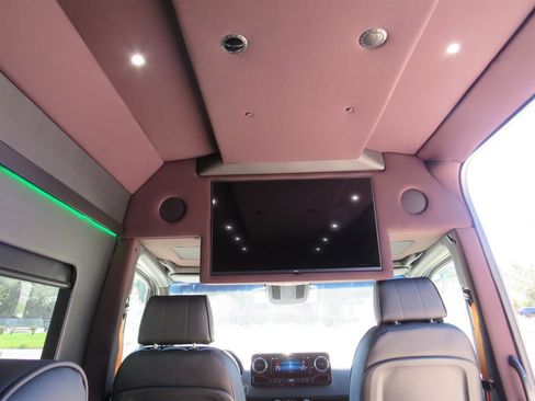 Used 2022 Mercedes-Benz Sprinter 4500 w/ Parking Package image 26