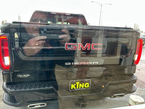 Used 2023 GMC Sierra 1500 AT4 w/ AT4 Premium Package AWD/4WD image 4