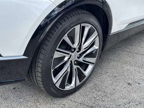 Used 2025 Cadillac Lyriq Luxury w/ LPO, Floor Liner Package AWD/4WD image 8
