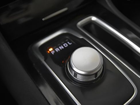 Used 2023 Chrysler 300 Touring w/ Sport Appearance Package image 34