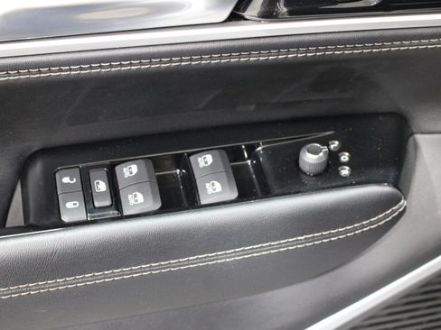 Used 2024 Jeep Wagoneer 4WD image 7