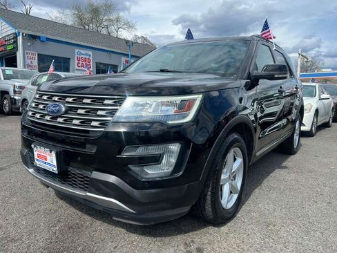 Used 2016 Ford Explorer XLT w/ Equipment Group 202A image 5