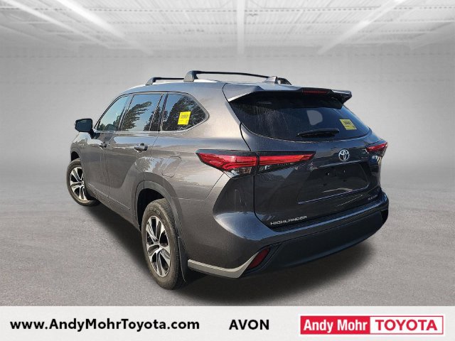 Used 2022 Toyota Highlander XLE AWD/4WD image 5