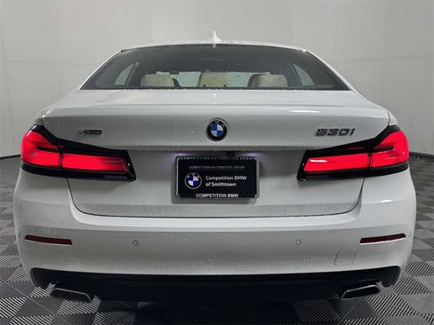 Used 2023 BMW 530i xDrive w/ Convenience Package image 9
