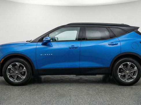 Used 2025 Chevrolet Blazer LT FWD image 5