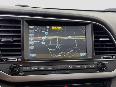 Used 2017 Hyundai Elantra Limited w/ Limited Tech Package 04 FWD image 18