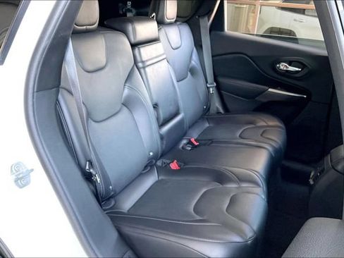 Used 2019 Jeep Cherokee Limited w/ Technology Group FWD image 26