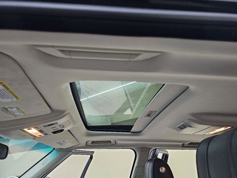 Used 2011 Land Rover Range Rover HSE image 37