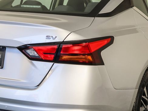 Used 2023 Nissan Altima 2.5 SV image 9