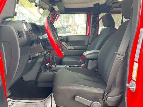 Used 2018 Jeep Wrangler Unlimited Sport S image 9