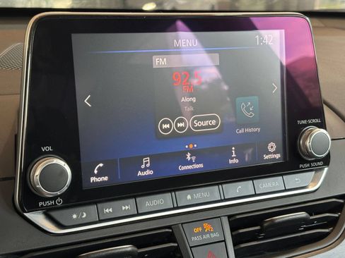 Used 2025 Nissan Altima 2.5 SV FWD image 16