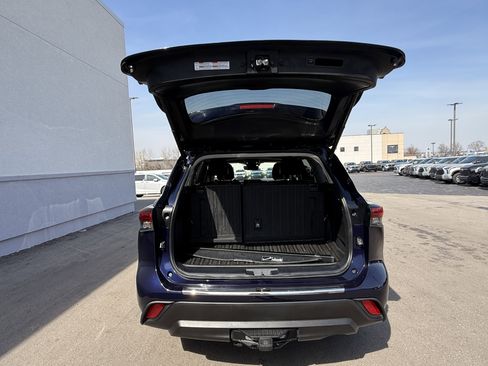 Used 2020 Toyota Highlander XLE image 26