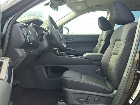 New 2025 Nissan Pathfinder SV w/ Black Appearance Package image 8