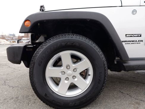 Used 2011 Jeep Wrangler Unlimited Sport image 14