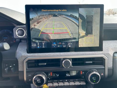 Used 2025 Toyota 4Runner Trailhunter image 30