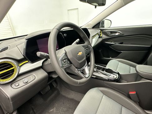 New 2026 Chevrolet Trax LT image 4