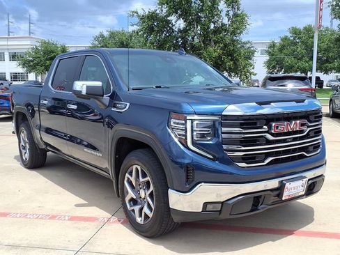 Used 2022 GMC Sierra 1500 SLT w/ SLT Premium Plus Package RWD image 3