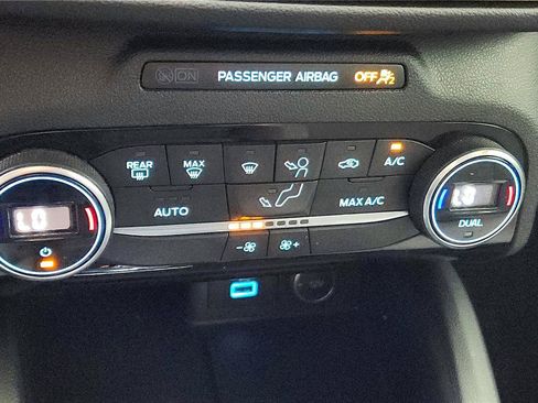 Used 2021 Ford Escape SE w/ SE Sport Appearance Package AWD/4WD image 28