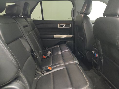 Used 2021 Ford Explorer XLT w/ Equipment Group 202A AWD/4WD image 19